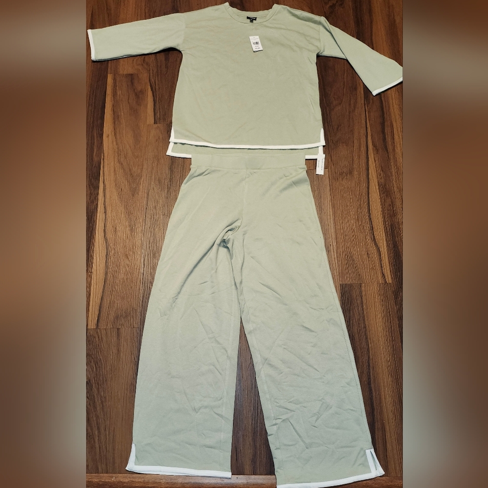 NWT Womens Sz Sm 2 Pc Lounge Set from Wallpapher by Cracker Barrel, Flawless